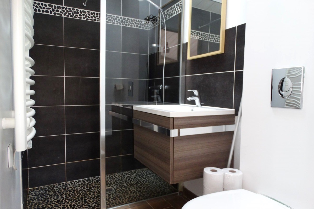 Salle d'eau attenante