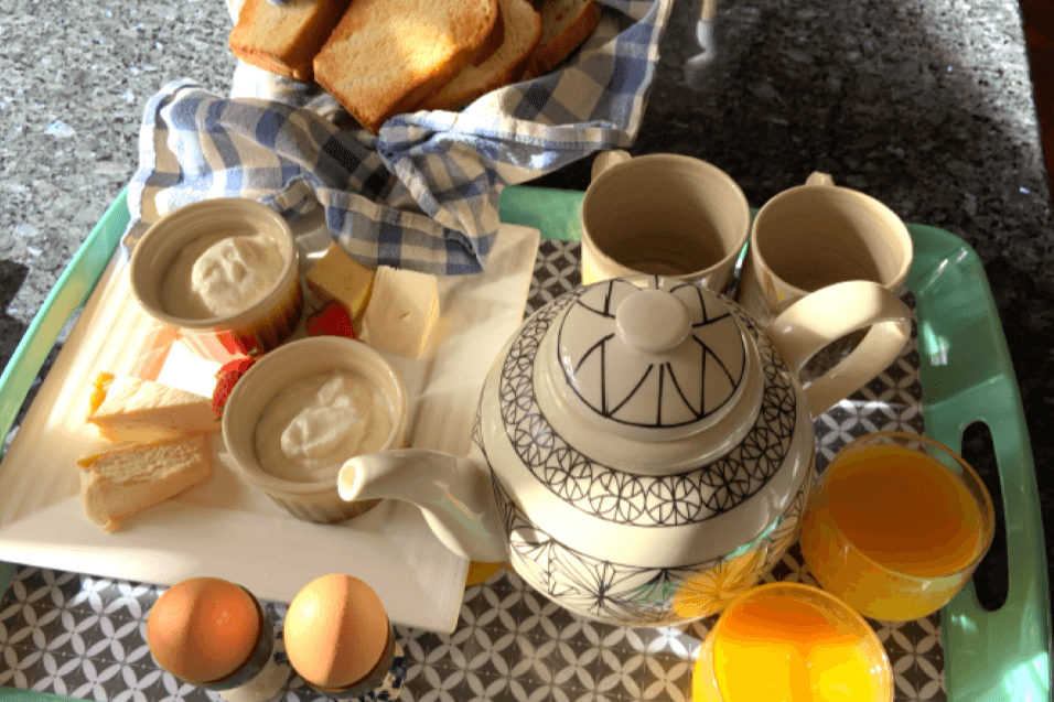 Petit déjeuner - Chambre familiale Les Suffragettes Docelles