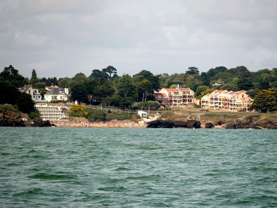 résidence et plage depuis la mer