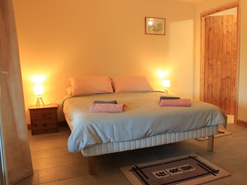 Une spacieuse et confortable chambre double en rez-de-chaussée