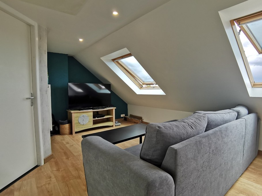 Etage 2: mezzanine avec salon TV