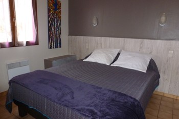 chambre:  lit en 160 avec salle d'eau rez-de-jardin