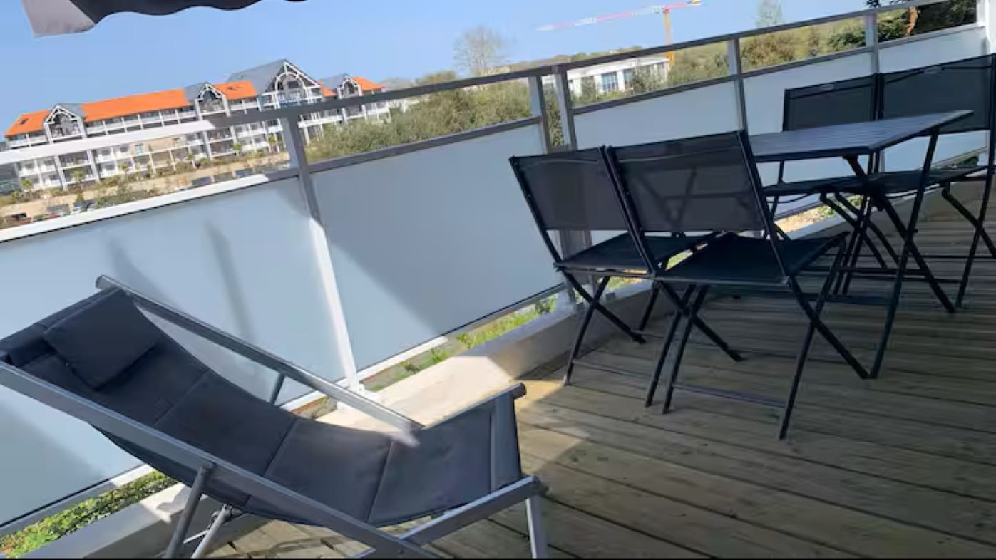 Terrace garden furniture fisherman's house Pornic