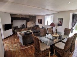 Pièce de vie lumineuse et agréable