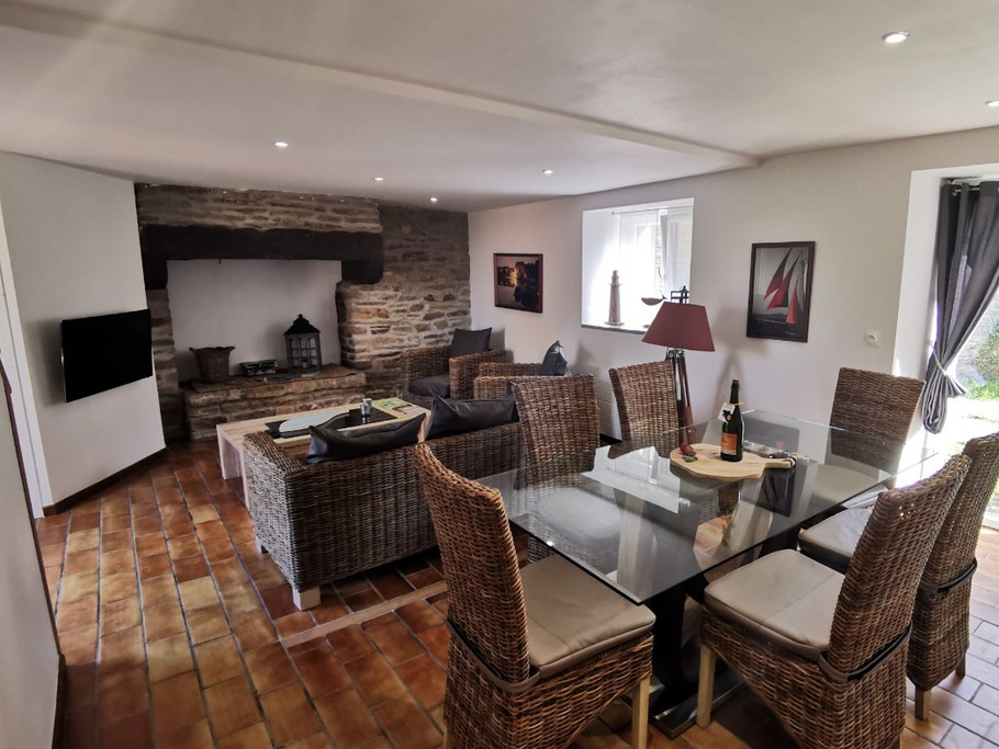 Pièce de vie lumineuse et agréable