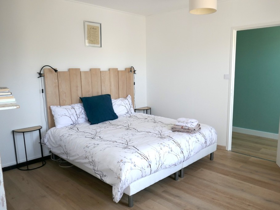 Chambre avec un lit en 180