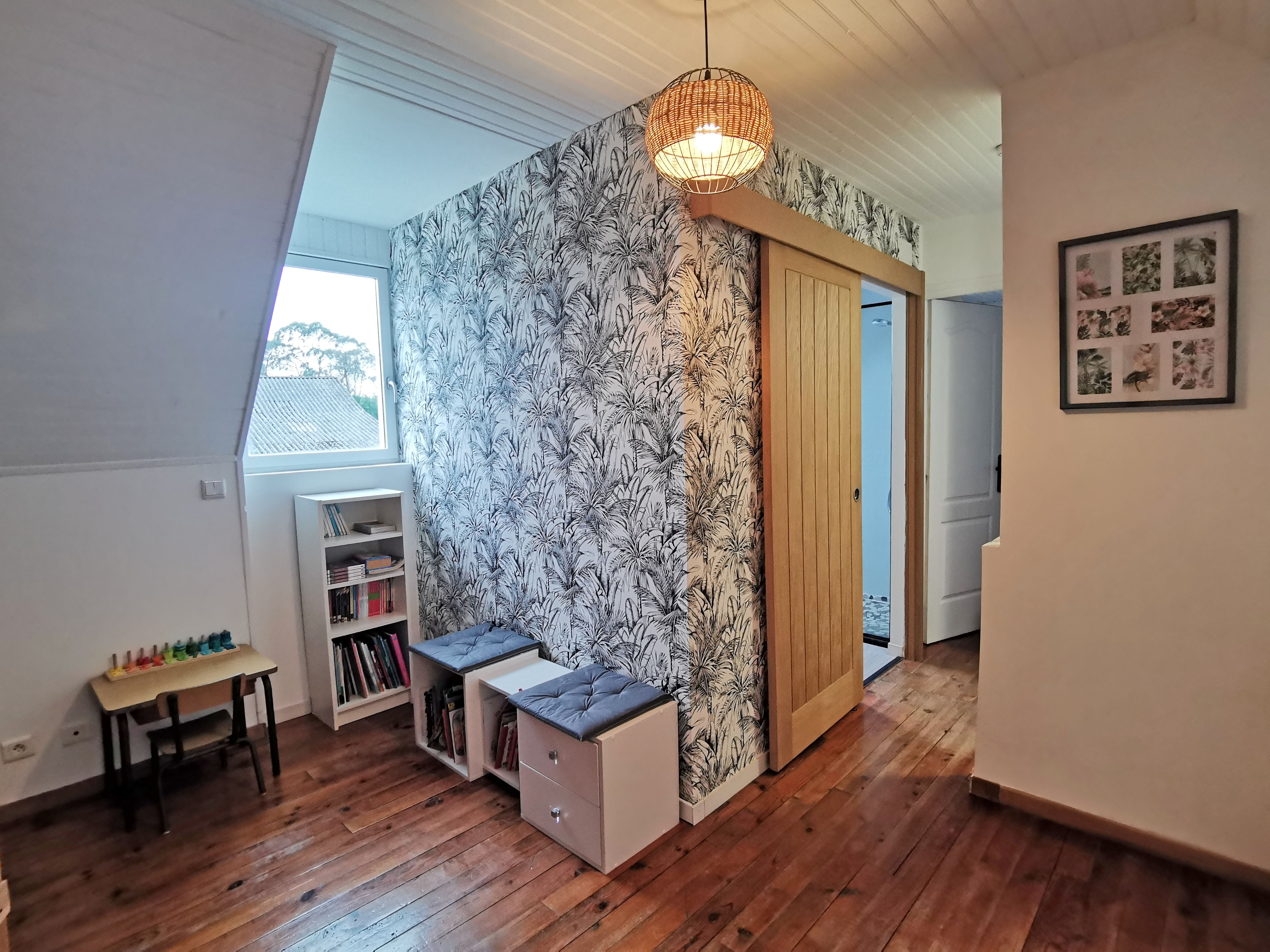 Mezzanine avec salle de jeux et un lit gigogne avec 2 lits de 80