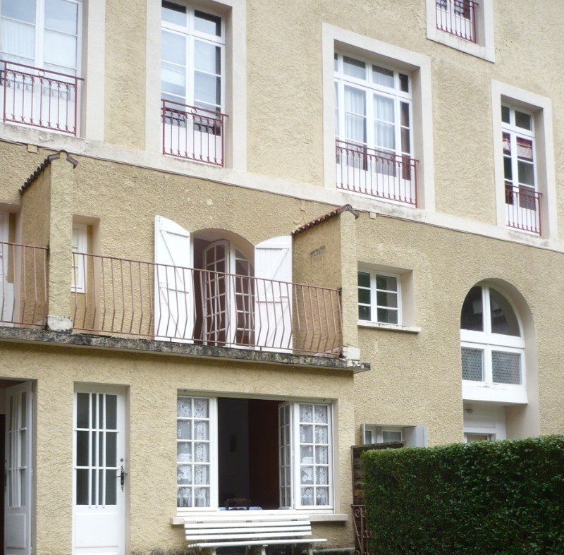appartement à droite en RDC + 1