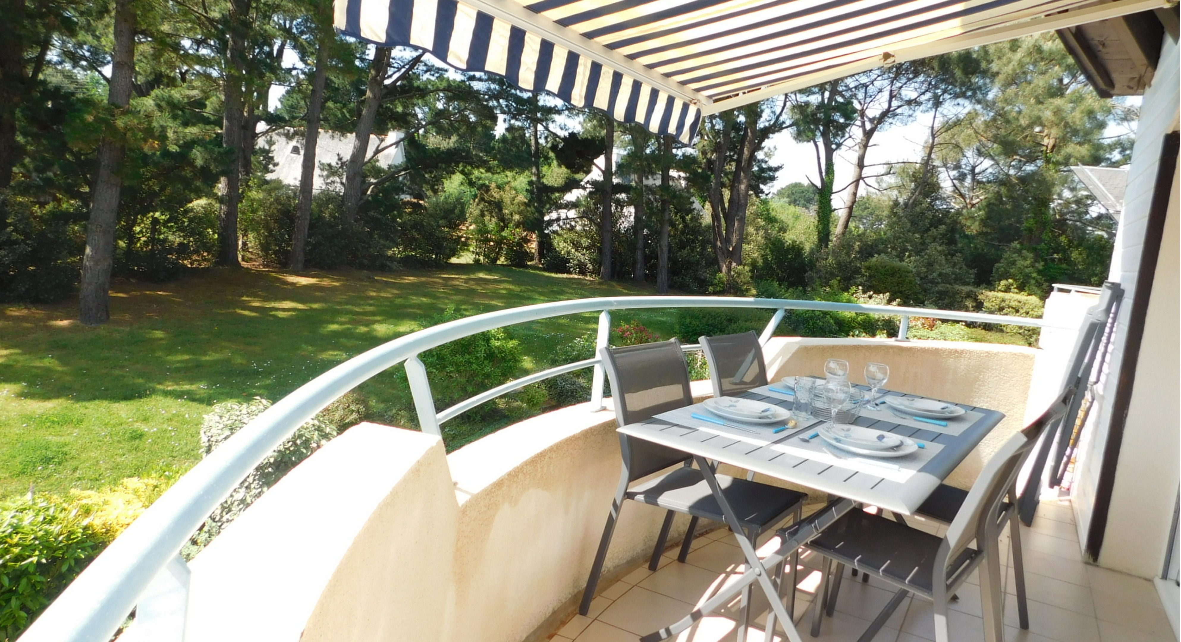 Large balcony not overlooked