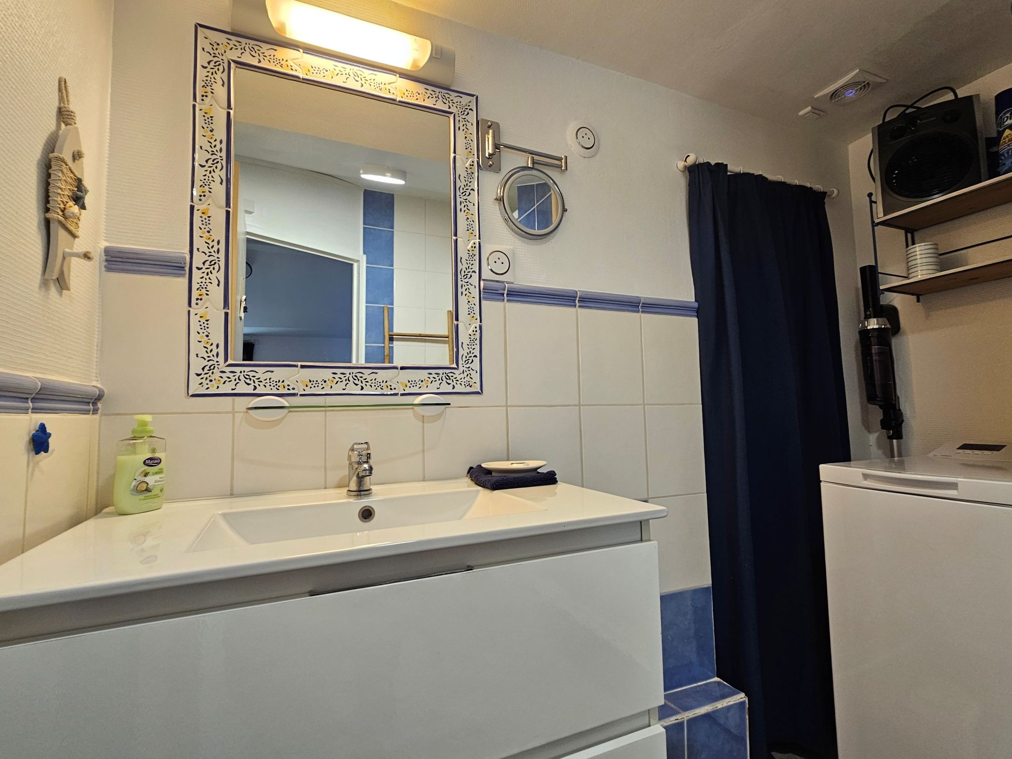 salle d'eau du cottage étang Salé avec lave-linge en Charente maritime