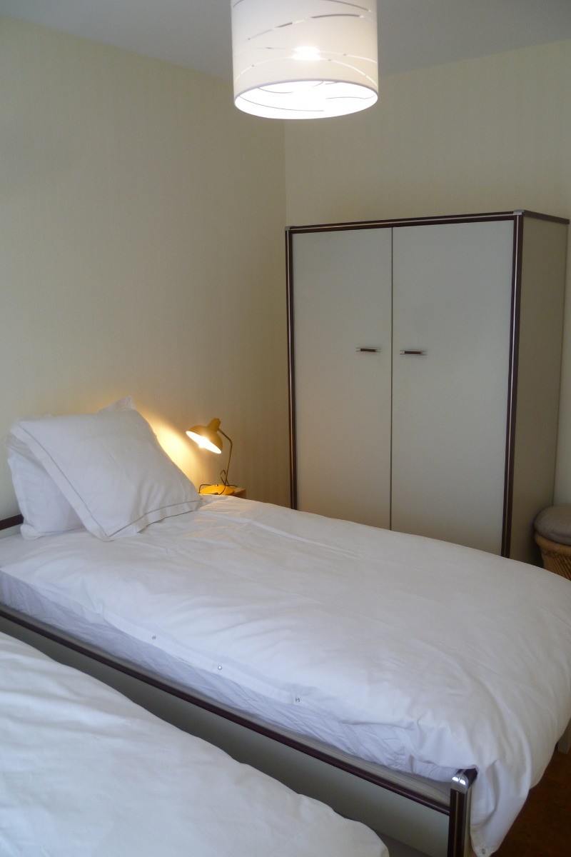 Chambre 2 ,armoire penderie