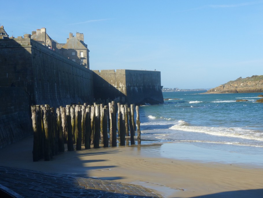 la plage près des remparts