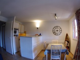 Salle à manger sur cuisine ouverte