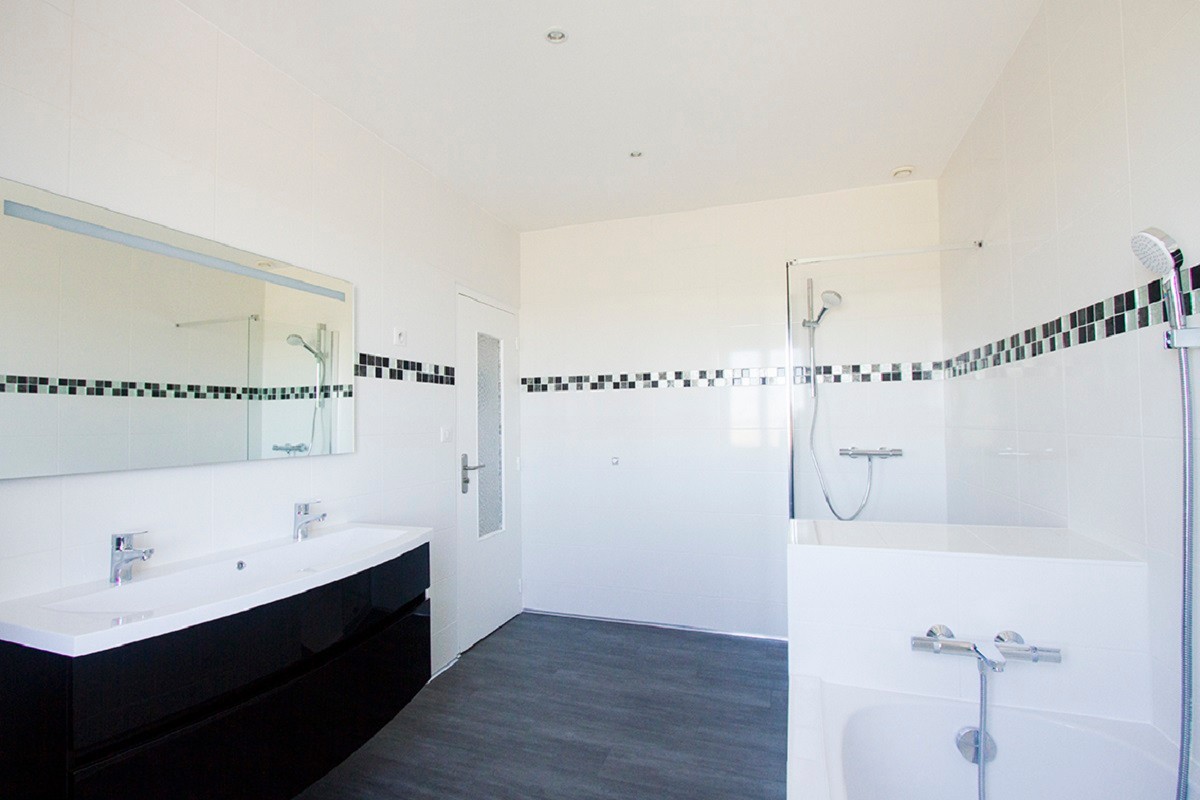 First floor: bathroom with bath and shower