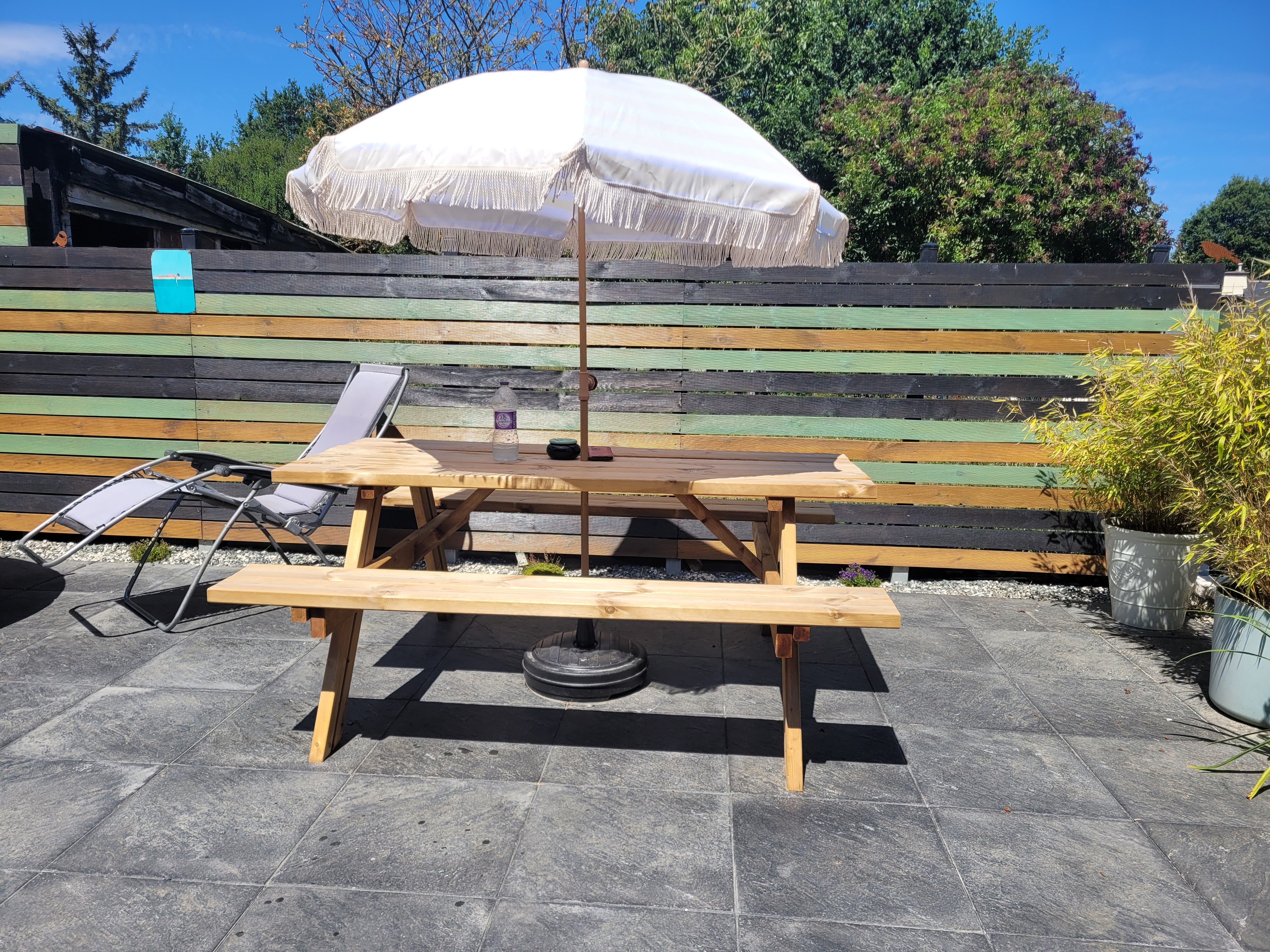 BIGOT, Pludual, Clévacances holiday rental, outdoor area with garden furniture