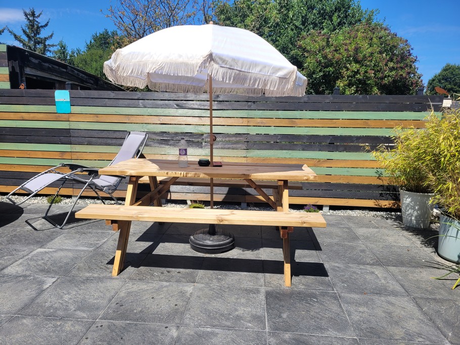 BIGOT, Pludual, Clévacances holiday rental, outdoor area with garden furniture