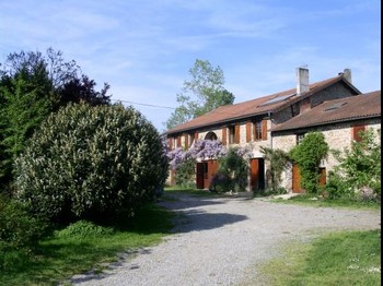 Vue extérieur maison CHAMBRE D'HOTES LES CHATS HAUTE-VIENNE 87