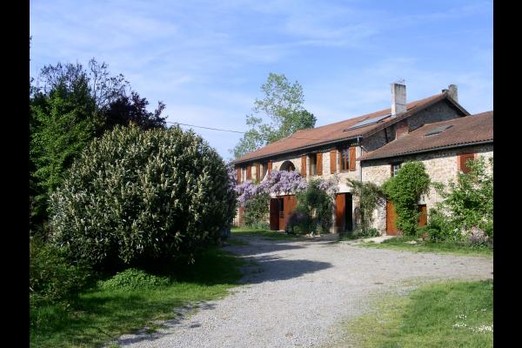 Vue extérieur maison CHAMBRE D'HOTES LES CHATS HAUTE-VIENNE 87