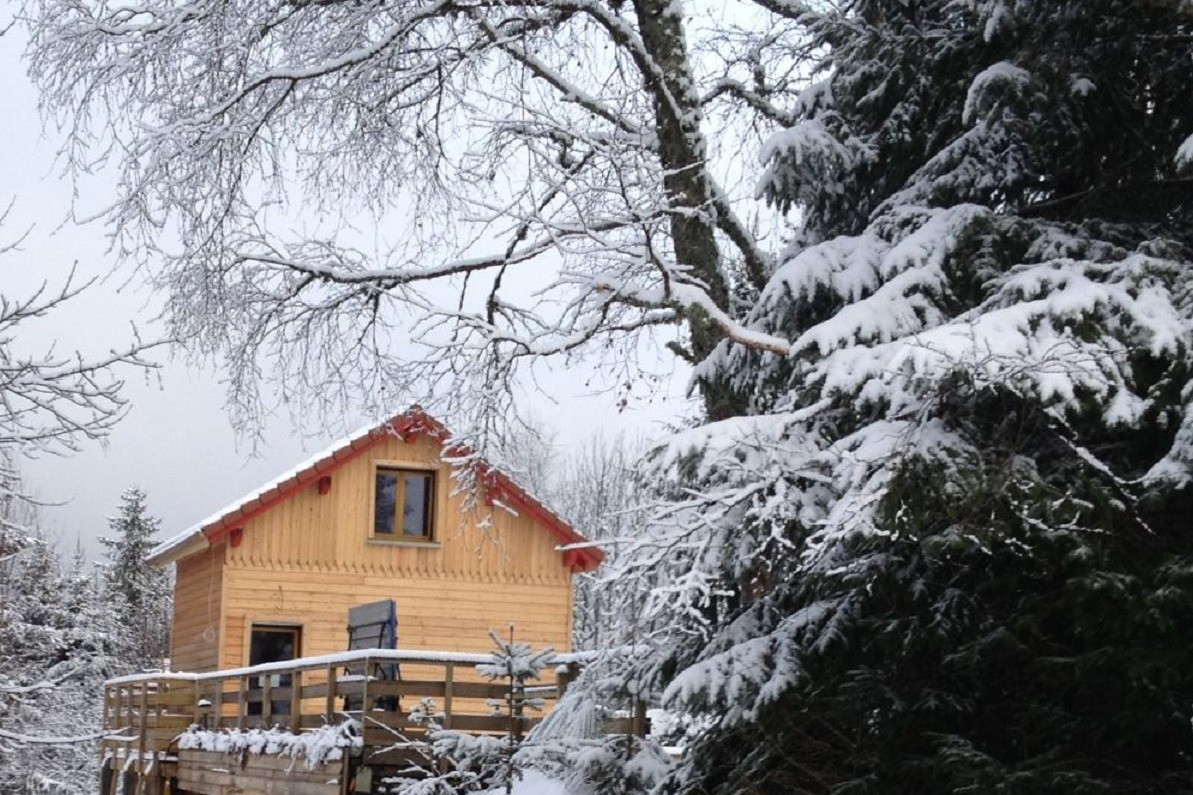 Le REFUGE: Le coquet chalet en hiver