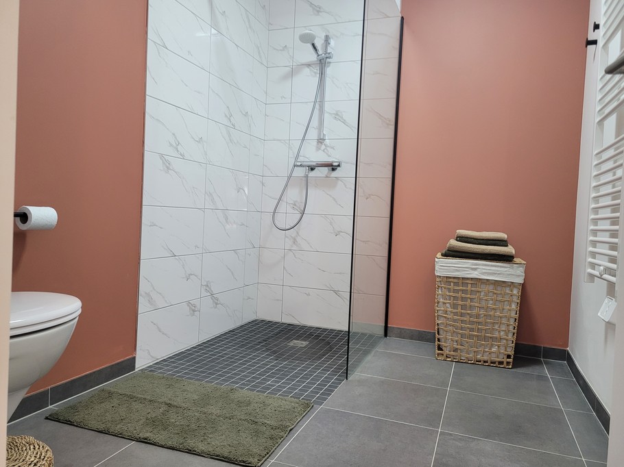 Lebreton Paimpol location, salle d'eau avec douche WC