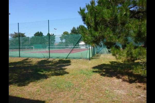 Terrain de tennis