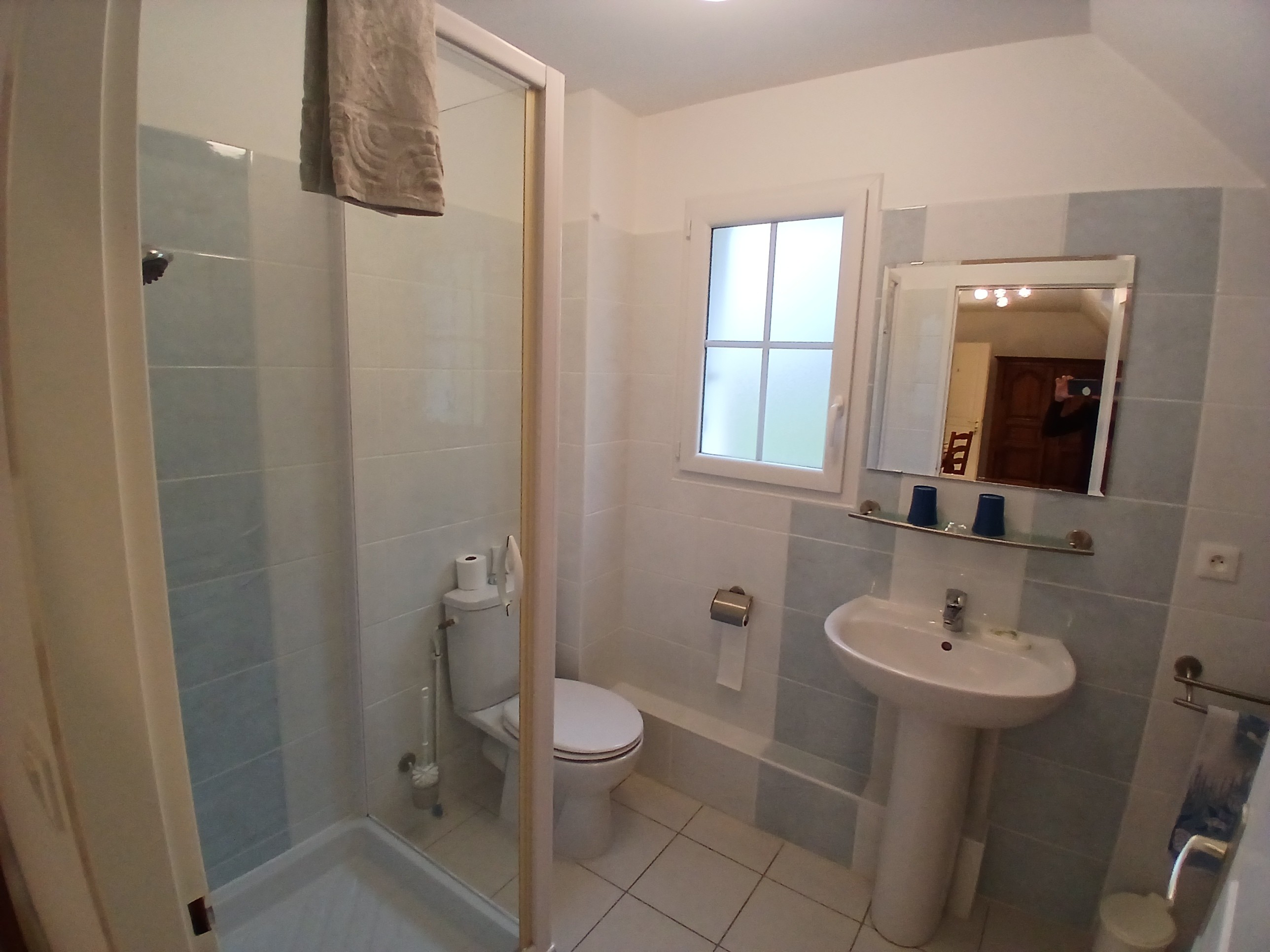 SALLE D'EAU PRIVATIVE ATTENANTE A LA CHAMBRE