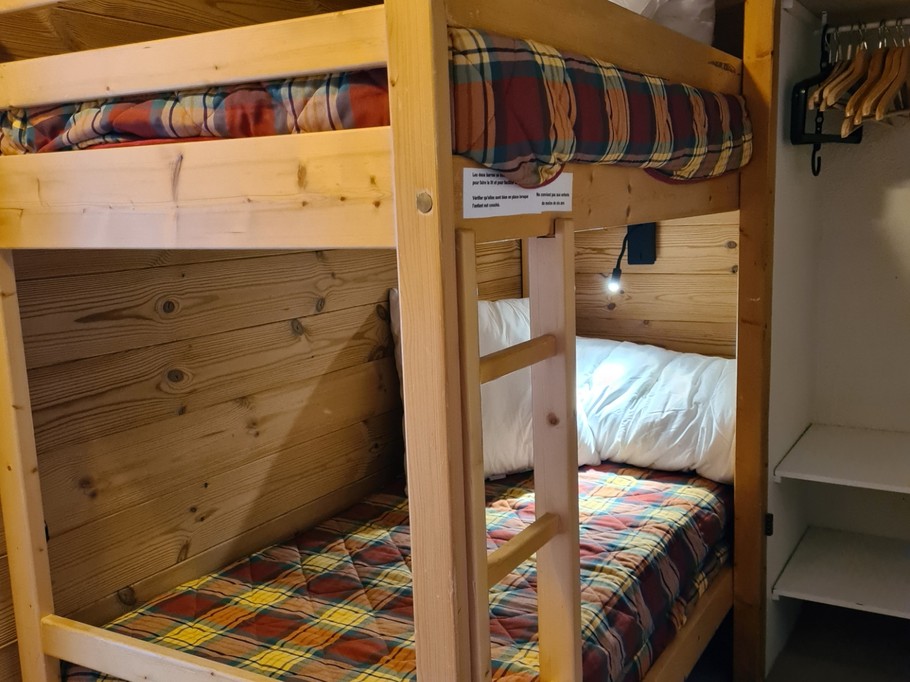 Cabine -Lit superposé dans le coin cabine