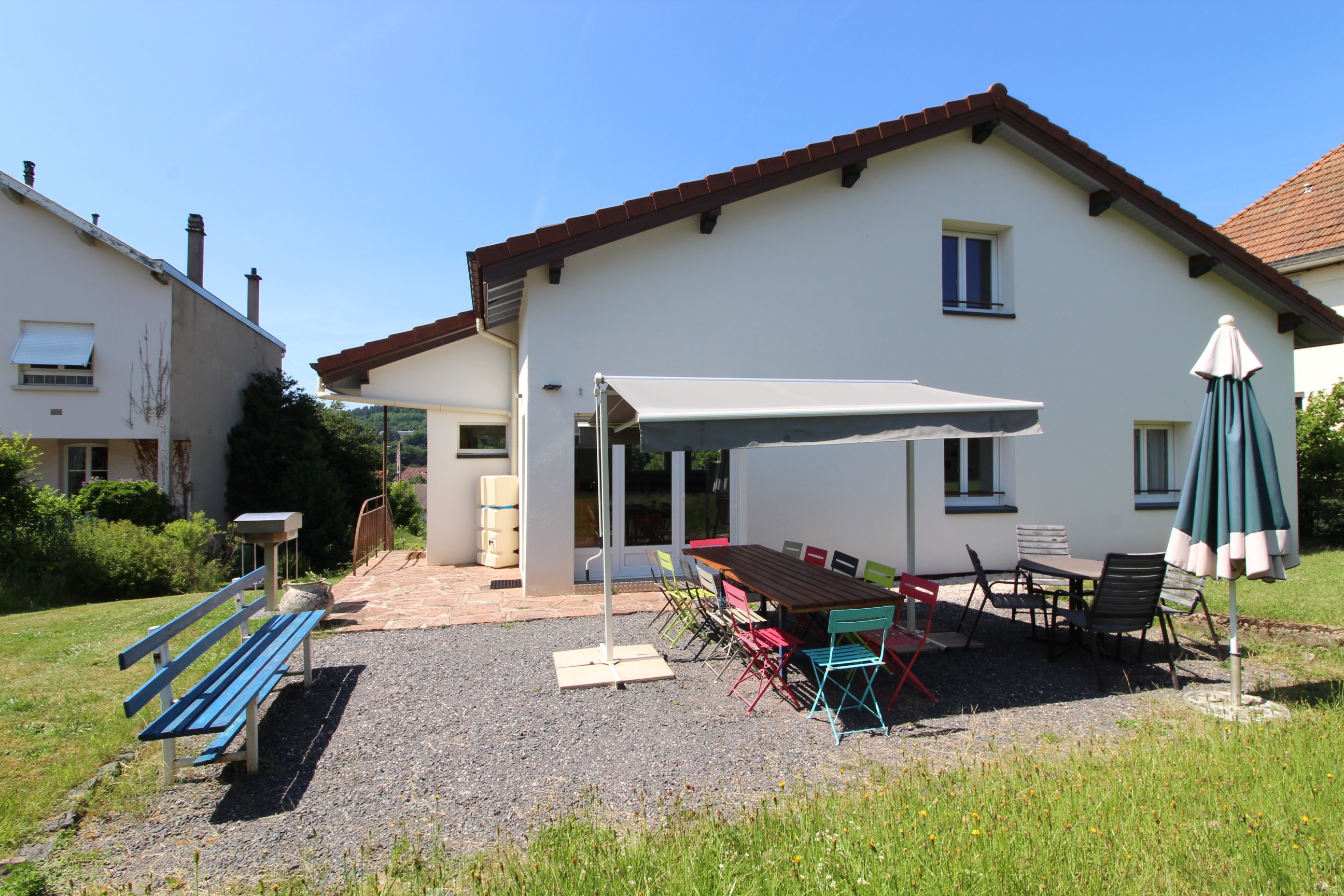 Terrasse - Gîte de groupe Le Clos du Sapin Bleu à Saint-Dié-des-Vosges, Nature&Convivialité