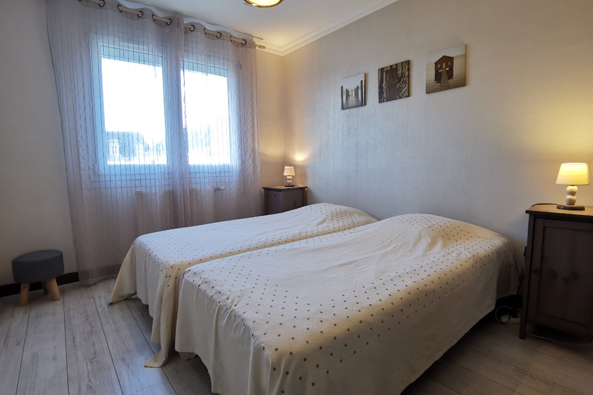Chambre 2 avec 2 lits 90 cm