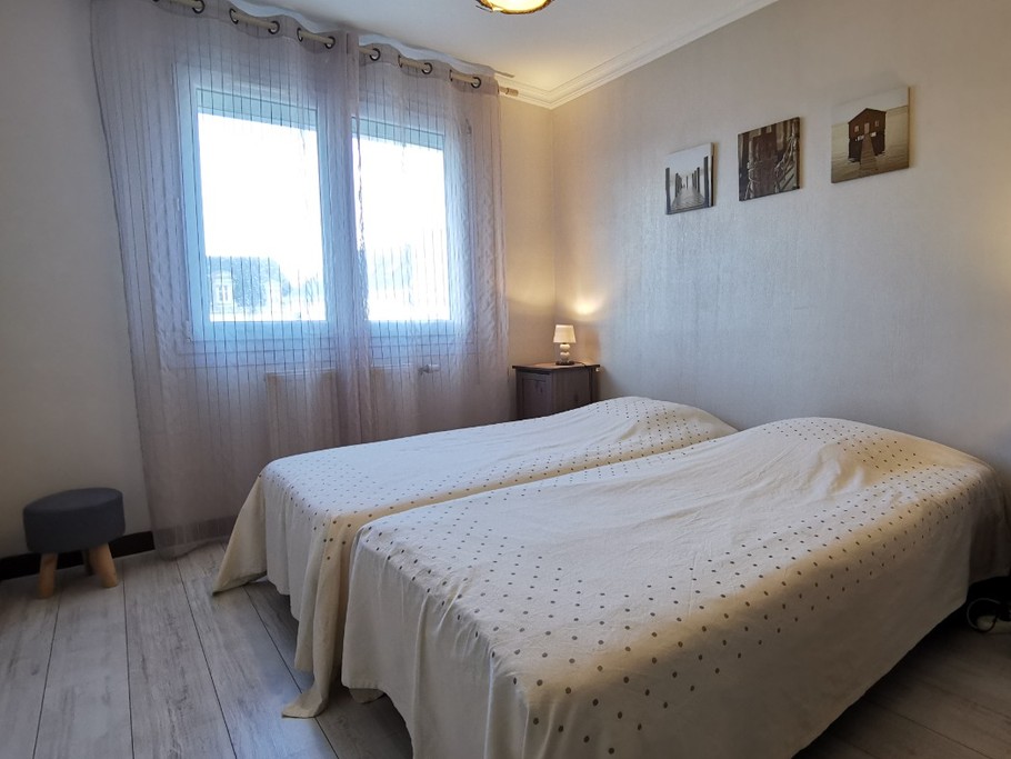 Chambre 2 avec 2 lits 90 cm