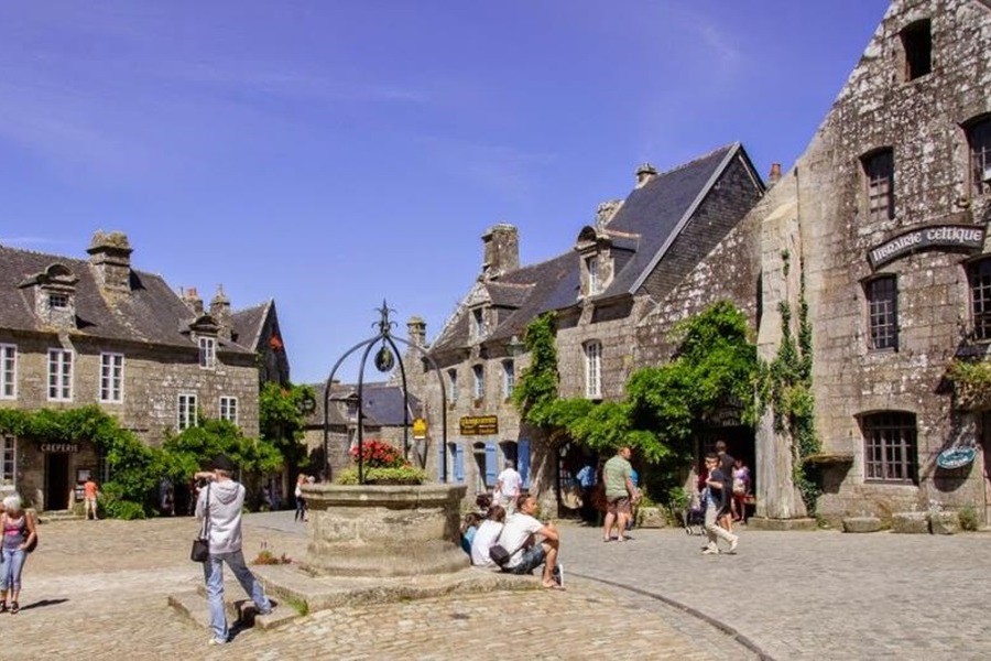 La petite citée de caractère de Locronan à 10 mn