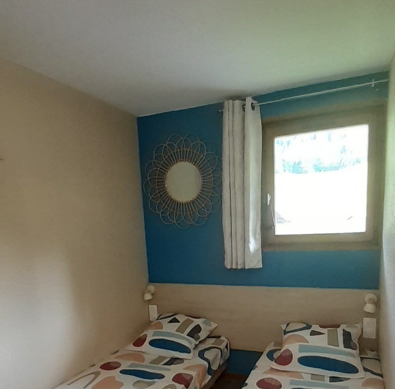 coin chambre vue montagne