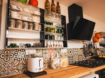 Cuisine pour la préparation des petits-déjeuners, non accessible aux voyageurs