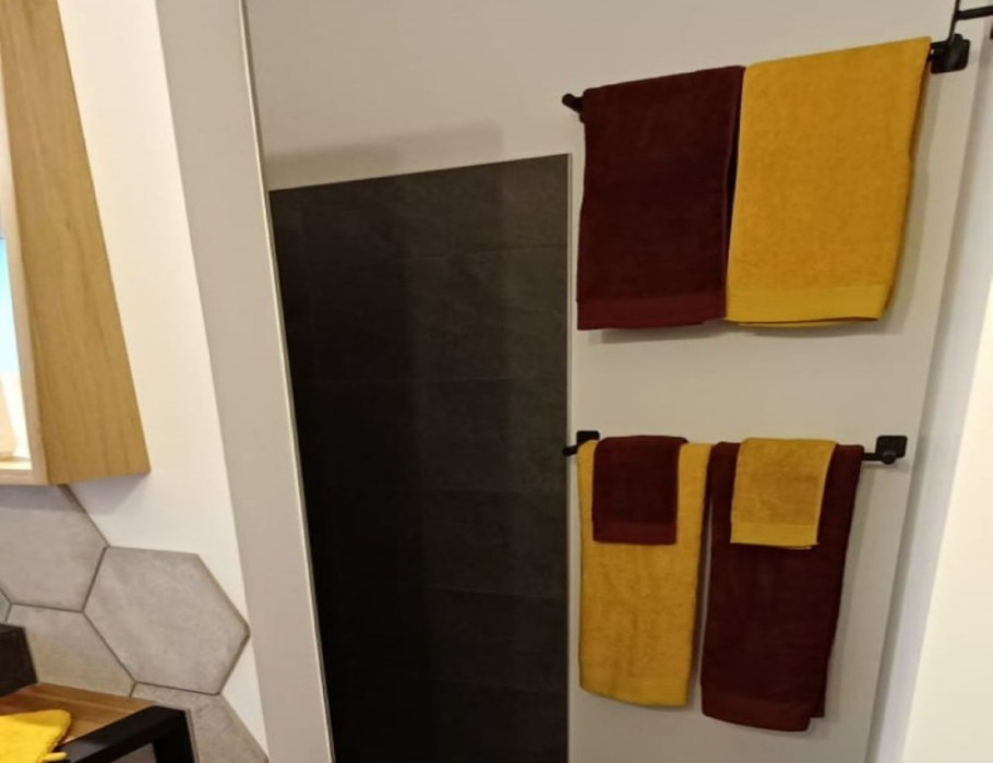 Salle de bains avec douche