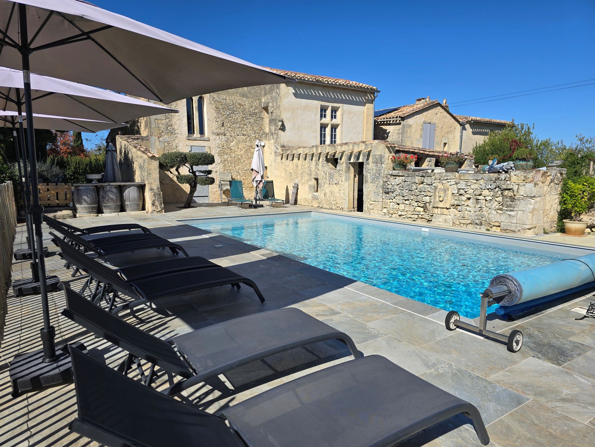 Private, secure swimming pool at Bello Viso near St Emilion in Gironde