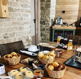 Petit déjeuner sucré/ salé - L'Hôtel Enfoncée Chambres et Table d'hôtes Le Val d'Ajol