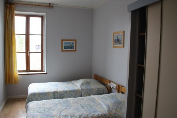 Une chambre 2 lits une personne