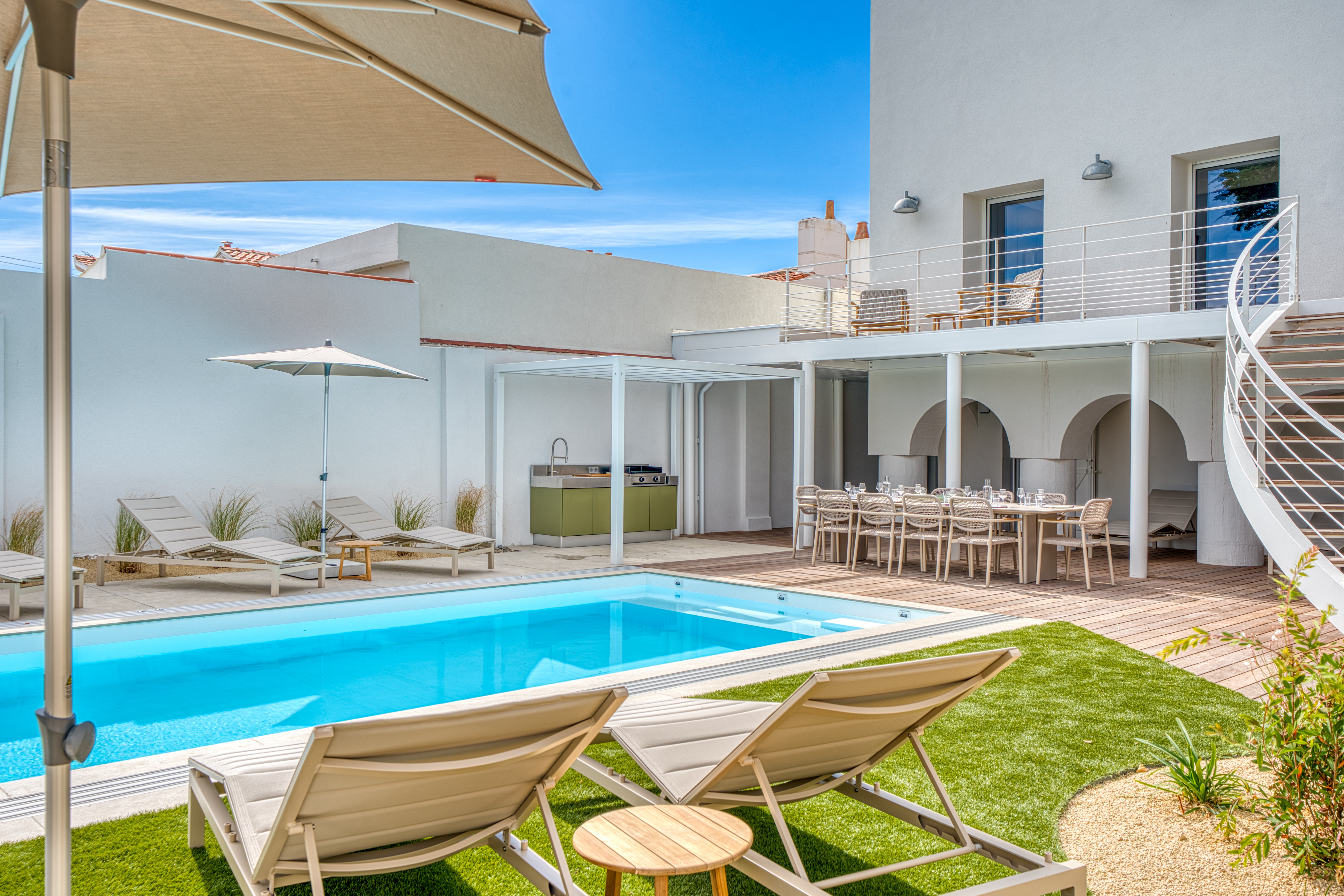 Piscine et cuisine d'été