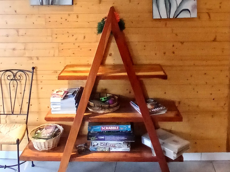 Documents, livres, jeux de société - Gîte Les Coquelicots - Super Besse (Puy de Dôme, 63)