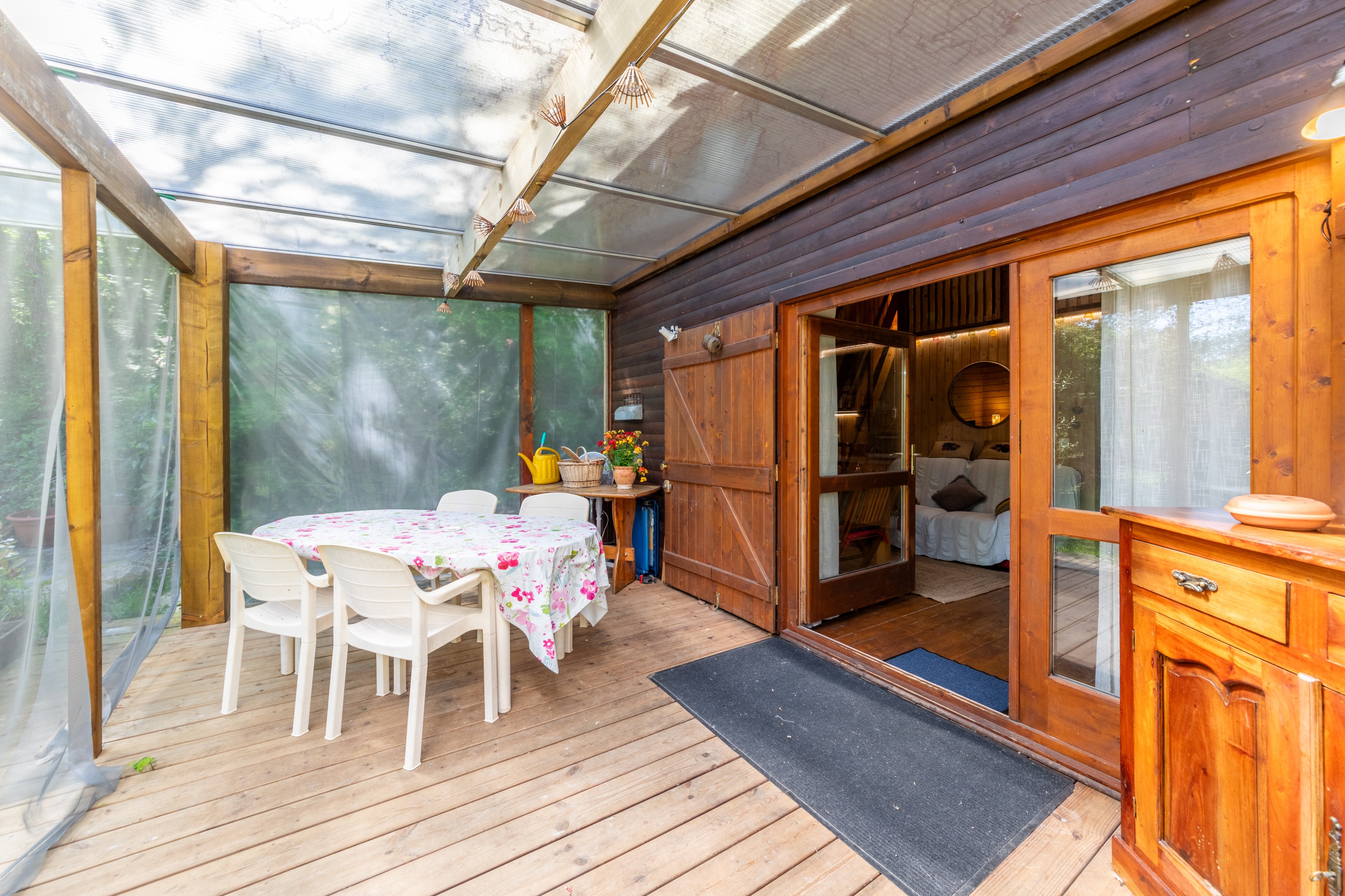 table en terrasse vue jardin