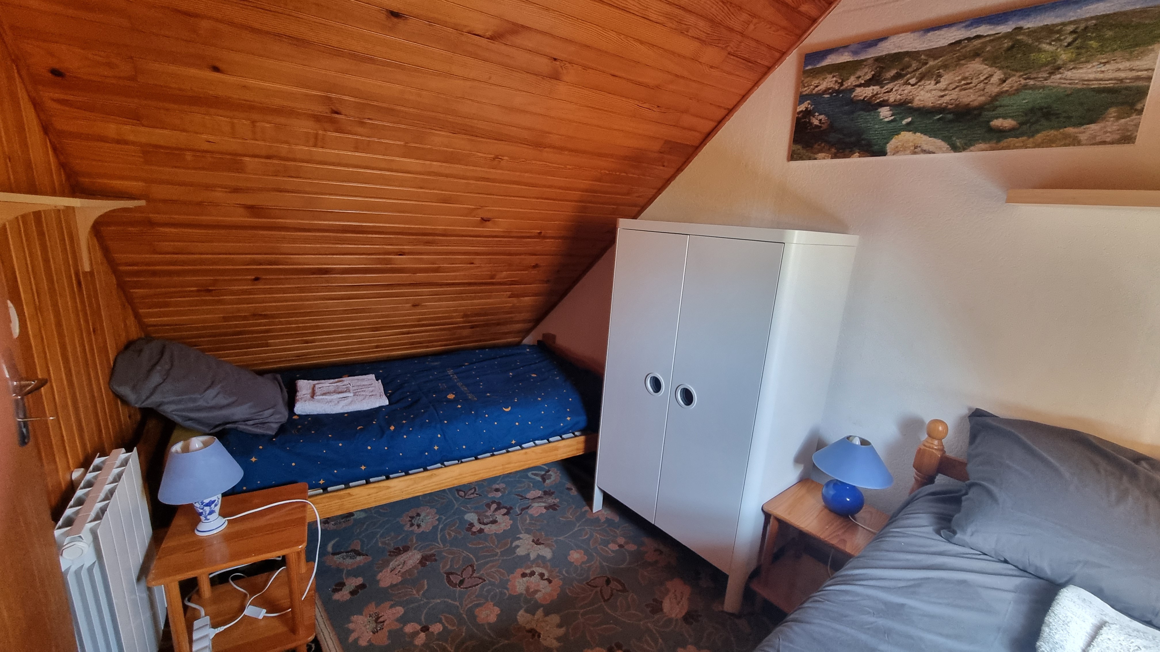 Bedroom East 1 single bed