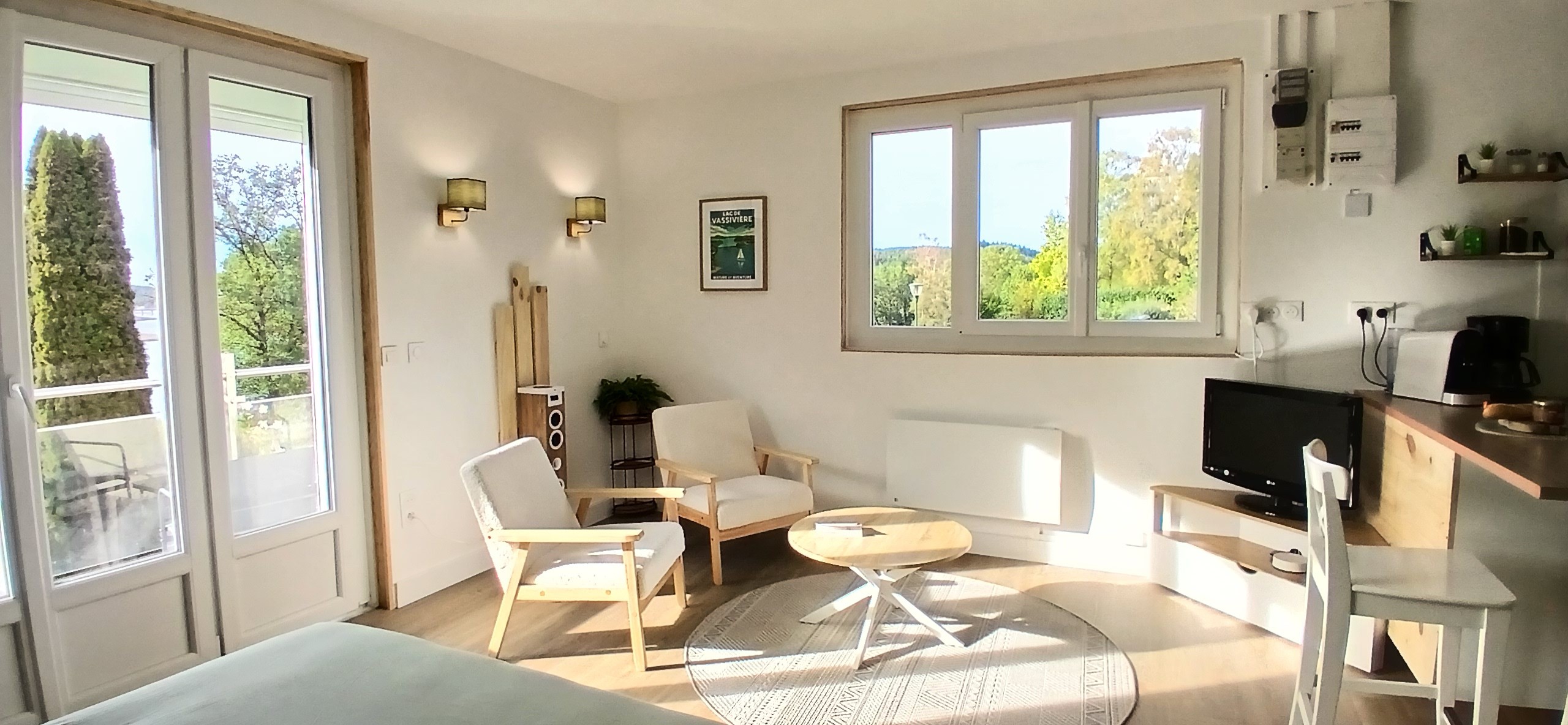 Le Nid – Holiday cottage, sleeps 2, Beaumont-du-Lac, Haute-Vienne: The Living Room