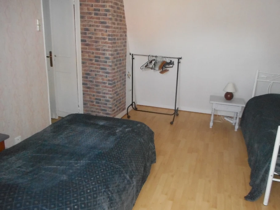 une chambre à l'étage