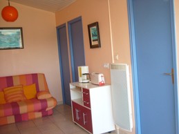 salon côté sanitaires
