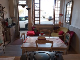 vue de la cuisine vers le salon