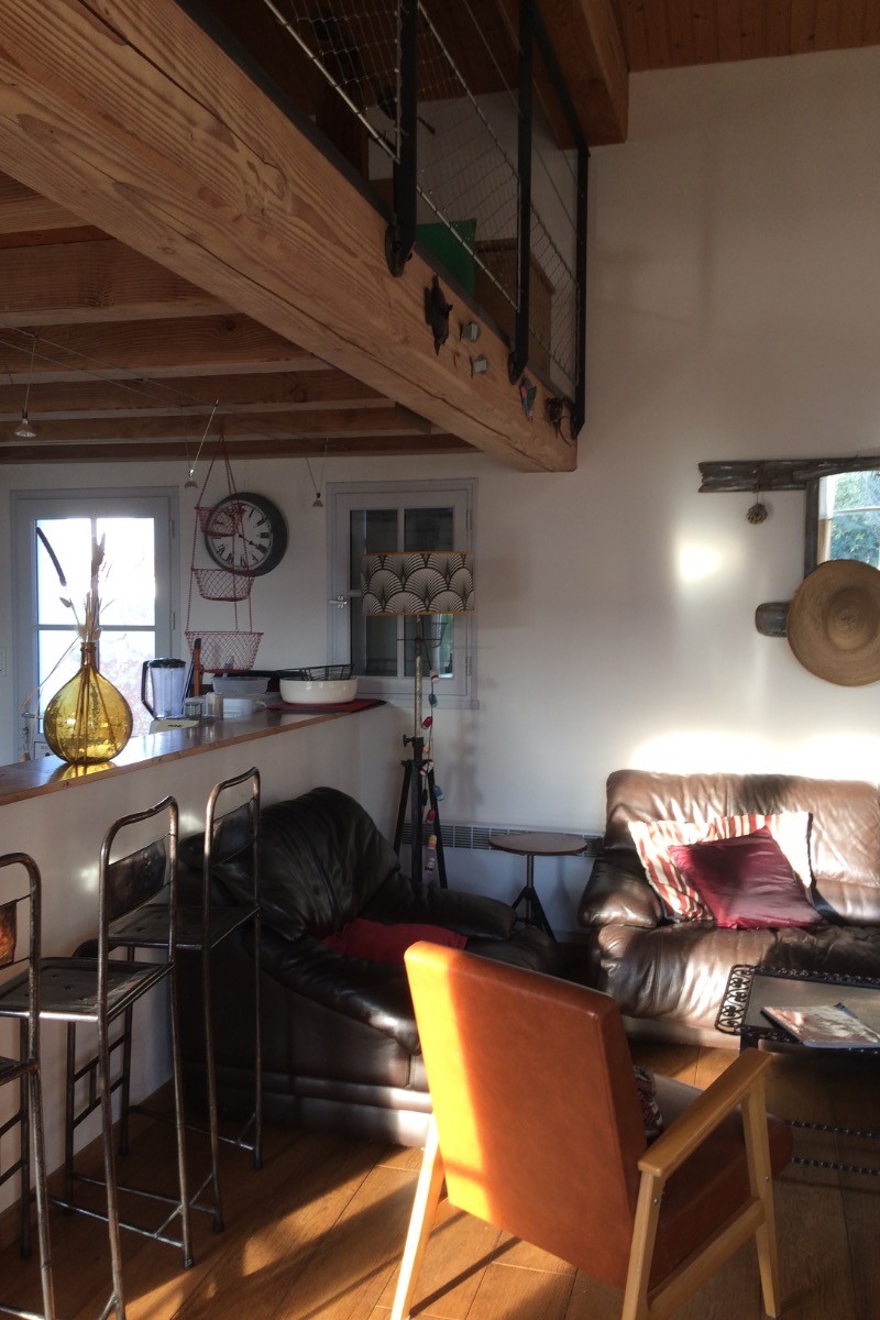 Vue bar et salon
