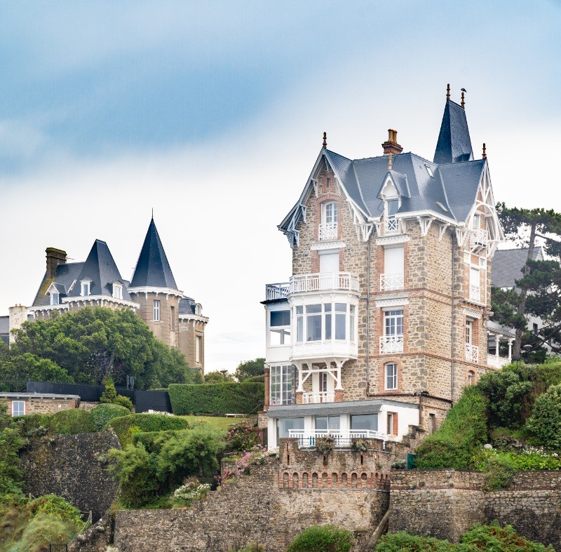 Villas Belles Epoques, visibles depuis le sentier des douaniers à Dinard.
Crédits photo : CRTB_RAGOT-Eugenie