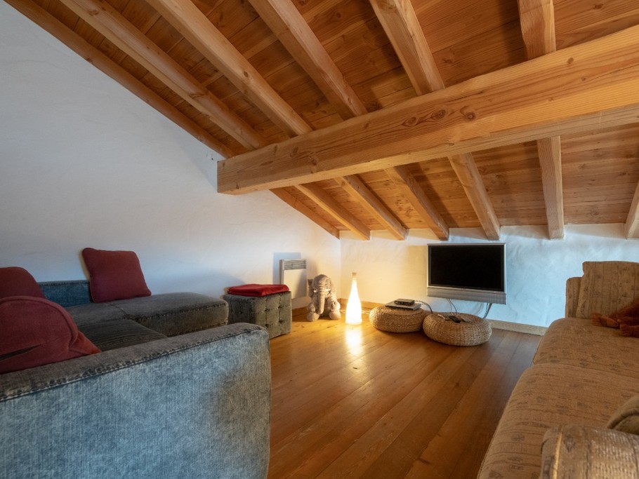 Salon TV en mezzanine