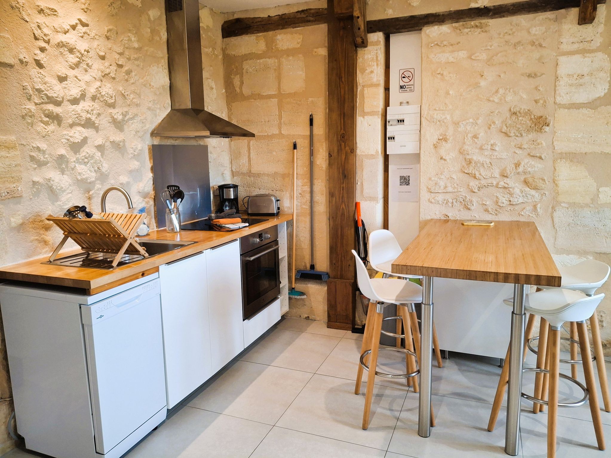 Gite le Cosy avec piscine commune, pour 2 à 4 personnes, avec canapé-lit confortable, à Langoiran en Gironde