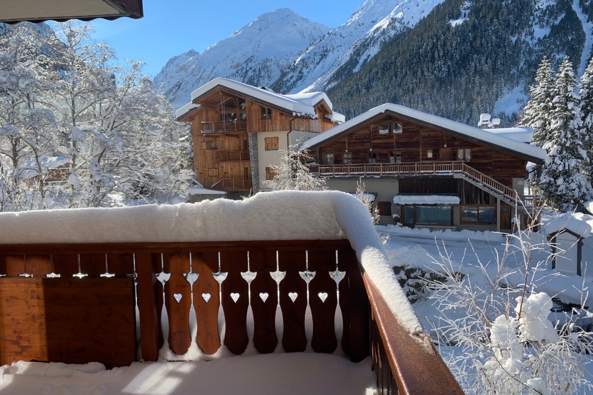 Vue de notre balcon, plein soleil, face aux montagnes